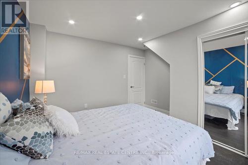 401 Fountain Street S, Cambridge, ON - Indoor Photo Showing Bedroom