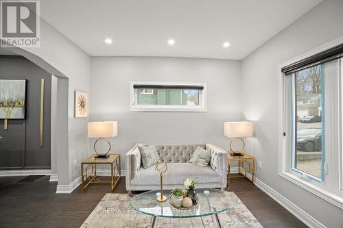 401 Fountain Street S, Cambridge, ON - Indoor Photo Showing Living Room