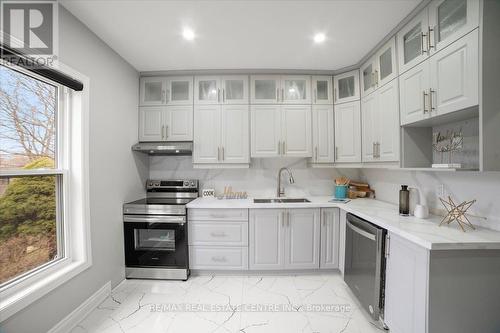 401 Fountain Street S, Cambridge, ON - Indoor Photo Showing Kitchen