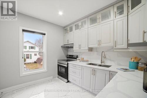 401 Fountain Street S, Cambridge, ON - Indoor Photo Showing Kitchen With Double Sink