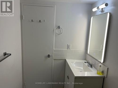 716 - 370 Dixon Road, Toronto (Kingsview Village-The Westway), ON - Indoor Photo Showing Bathroom