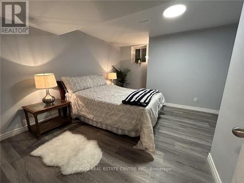 Bsmnt - 707 Mohawk Road, Hamilton, ON - Indoor Photo Showing Bedroom