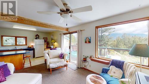 1721 13Th  Avenue, Invermere, BC - Indoor Photo Showing Living Room