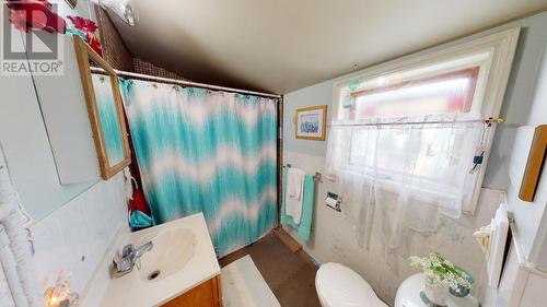 1721 13Th  Avenue, Invermere, BC - Indoor Photo Showing Bathroom