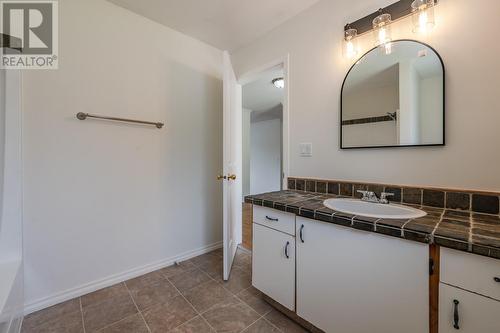 12594 Sunset Place, Summerland, BC - Indoor Photo Showing Bathroom