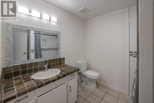 12594 Sunset Place, Summerland, BC - Indoor Photo Showing Bathroom