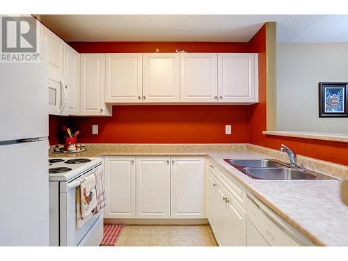 301 Browne Road Unit# 304, Vernon, BC - Indoor Photo Showing Kitchen With Double Sink