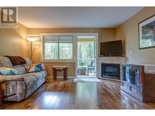 301 Browne Road Unit# 304, Vernon, BC - Indoor Photo Showing Living Room With Fireplace