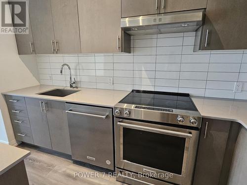 920 - 9000 Jane Street, Vaughan, ON - Indoor Photo Showing Kitchen With Stainless Steel Kitchen With Upgraded Kitchen