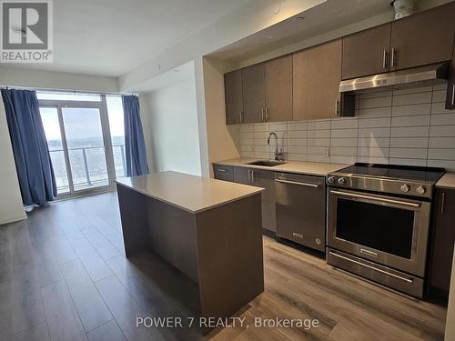 920 - 9000 Jane Street, Vaughan, ON - Indoor Photo Showing Kitchen With Stainless Steel Kitchen