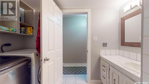 2827 Truesdale Drive, Regina, SK - Indoor Photo Showing Laundry Room