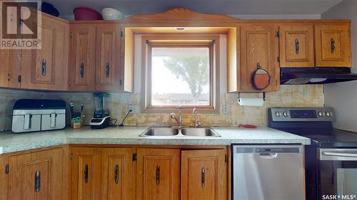 2827 Truesdale Drive, Regina, SK - Indoor Photo Showing Kitchen With Double Sink