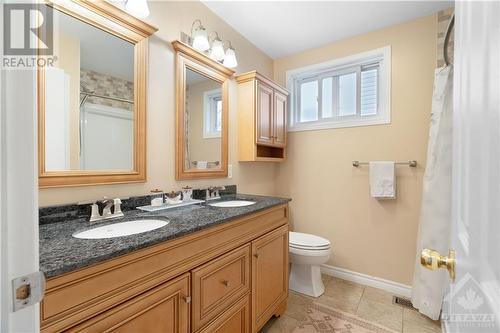 Main 4 piece bathroom - 1986 Scully Way, Ottawa, ON - Indoor Photo Showing Bathroom