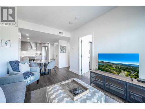 1471 St Paul Street Unit# 1011, Kelowna, BC - Indoor Photo Showing Living Room