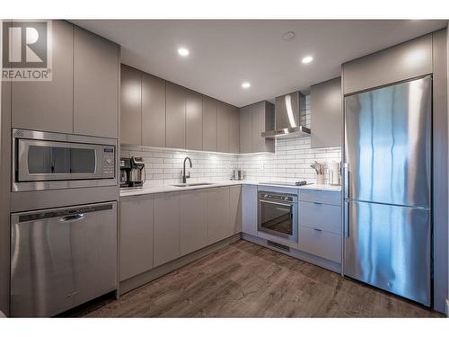 1471 St Paul Street Unit# 1011, Kelowna, BC - Indoor Photo Showing Kitchen With Stainless Steel Kitchen With Upgraded Kitchen