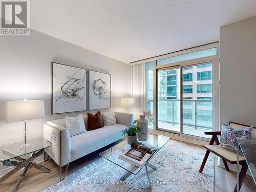 820 - 25 Lower Simcoe Street, Toronto (Waterfront Communities), ON - Indoor Photo Showing Living Room