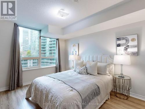 820 - 25 Lower Simcoe Street, Toronto (Waterfront Communities), ON - Indoor Photo Showing Bedroom