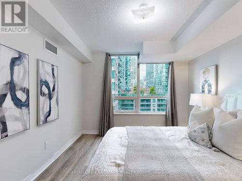 820 - 25 Lower Simcoe Street, Toronto (Waterfront Communities), ON - Indoor Photo Showing Bedroom