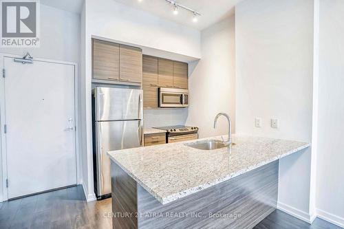 Ps 3 - 66 Forest Manor Road, Toronto (Henry Farm), ON - Indoor Photo Showing Kitchen With Upgraded Kitchen