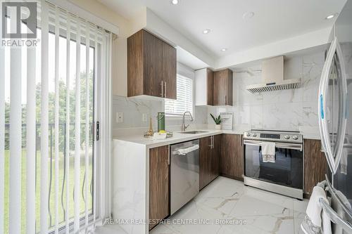 56 - 5030 Heatherleigh Avenue, Mississauga (East Credit), ON - Indoor Photo Showing Kitchen With Stainless Steel Kitchen