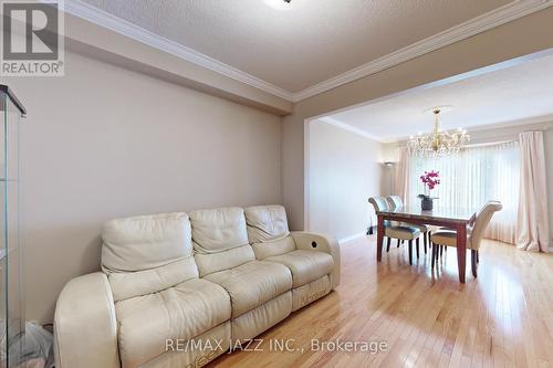 692 Avery Court, Oshawa (Pinecrest), ON - Indoor Photo Showing Living Room