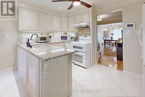 692 Avery Court, Oshawa (Pinecrest), ON - Indoor Photo Showing Kitchen