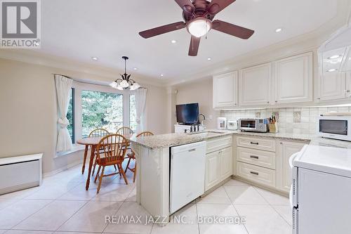 692 Avery Court, Oshawa (Pinecrest), ON - Indoor Photo Showing Kitchen