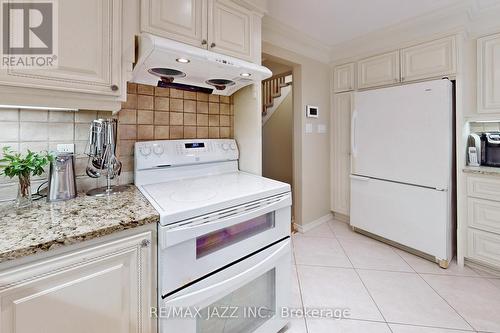 692 Avery Court, Oshawa (Pinecrest), ON - Indoor Photo Showing Kitchen