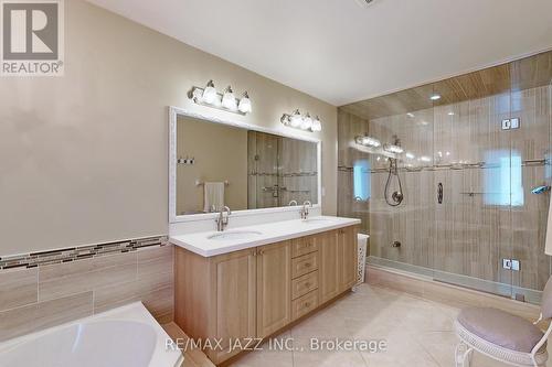 692 Avery Court, Oshawa (Pinecrest), ON - Indoor Photo Showing Bathroom