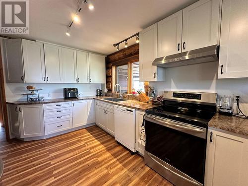 2327 Loiselle Subdivision, Dawson Creek, BC - Indoor Photo Showing Kitchen