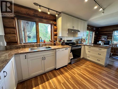 2327 Loiselle Subdivision, Dawson Creek, BC - Indoor Photo Showing Kitchen