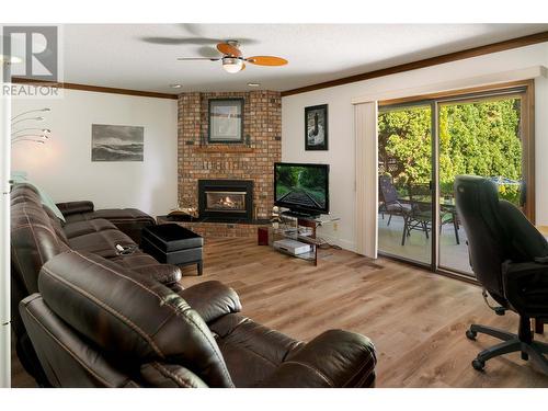 325 Yates Road, Kelowna, BC - Indoor Photo Showing Living Room With Fireplace