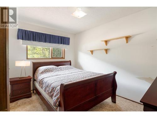 325 Yates Road, Kelowna, BC - Indoor Photo Showing Bedroom