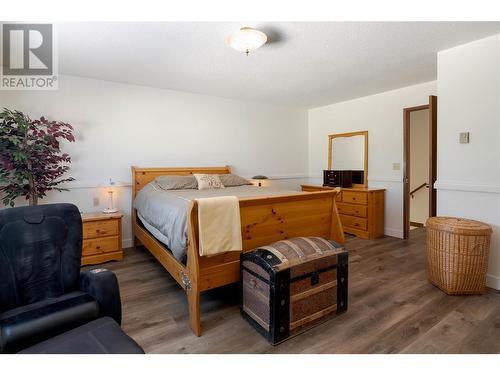 325 Yates Road, Kelowna, BC - Indoor Photo Showing Bedroom