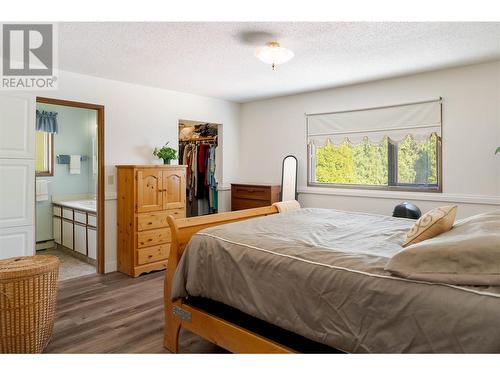 325 Yates Road, Kelowna, BC - Indoor Photo Showing Bedroom