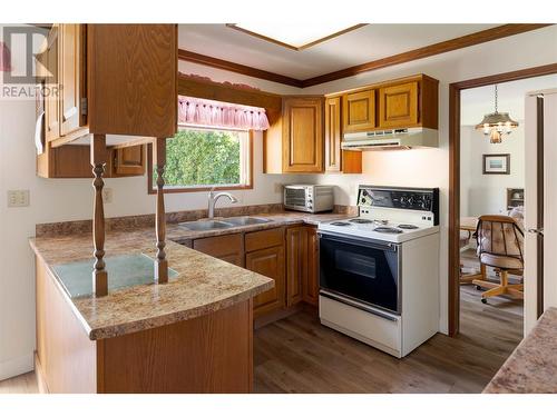 325 Yates Road, Kelowna, BC - Indoor Photo Showing Kitchen With Double Sink