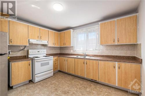 910 Watson Street, Ottawa, ON - Indoor Photo Showing Kitchen With Double Sink