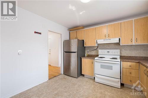 910 Watson Street, Ottawa, ON - Indoor Photo Showing Kitchen