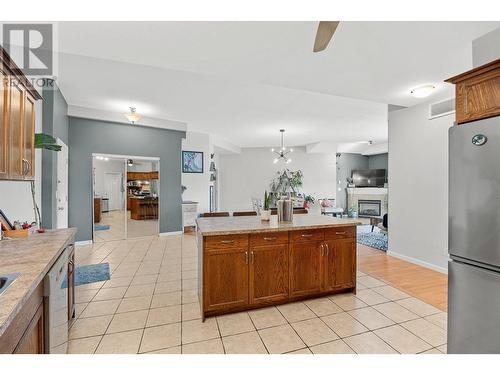 1905 Pandosy Street Unit# 303, Kelowna, BC - Indoor Photo Showing Kitchen