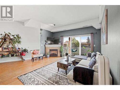 1905 Pandosy Street Unit# 303, Kelowna, BC - Indoor Photo Showing Living Room With Fireplace