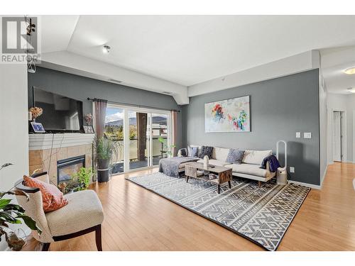 1905 Pandosy Street Unit# 303, Kelowna, BC - Indoor Photo Showing Living Room With Fireplace