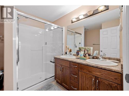 1905 Pandosy Street Unit# 303, Kelowna, BC - Indoor Photo Showing Bathroom