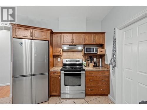 1905 Pandosy Street Unit# 303, Kelowna, BC - Indoor Photo Showing Kitchen