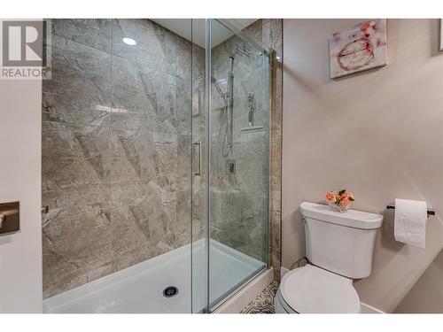 4713 Valleyview Place, Vernon, BC - Indoor Photo Showing Bathroom