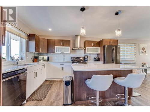 4713 Valleyview Place, Vernon, BC - Indoor Photo Showing Kitchen With Stainless Steel Kitchen