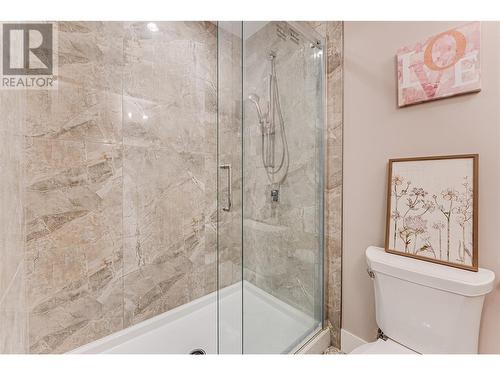 4713 Valleyview Place, Vernon, BC - Indoor Photo Showing Bathroom