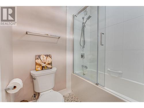 4713 Valleyview Place, Vernon, BC - Indoor Photo Showing Bathroom