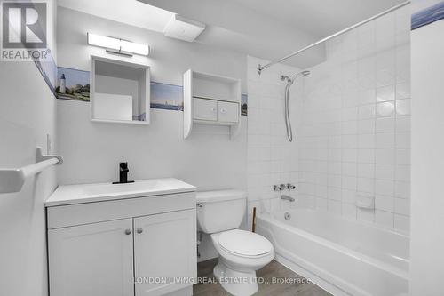 207 - 727 Deveron Crescent, London, ON - Indoor Photo Showing Bathroom