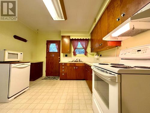 418 Dundee Avenue, Greenwood, BC - Indoor Photo Showing Kitchen