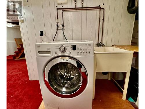 418 Dundee Avenue, Greenwood, BC - Indoor Photo Showing Laundry Room